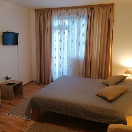 Apartment And Rooms Nevenka Poljanak Bagian luar foto