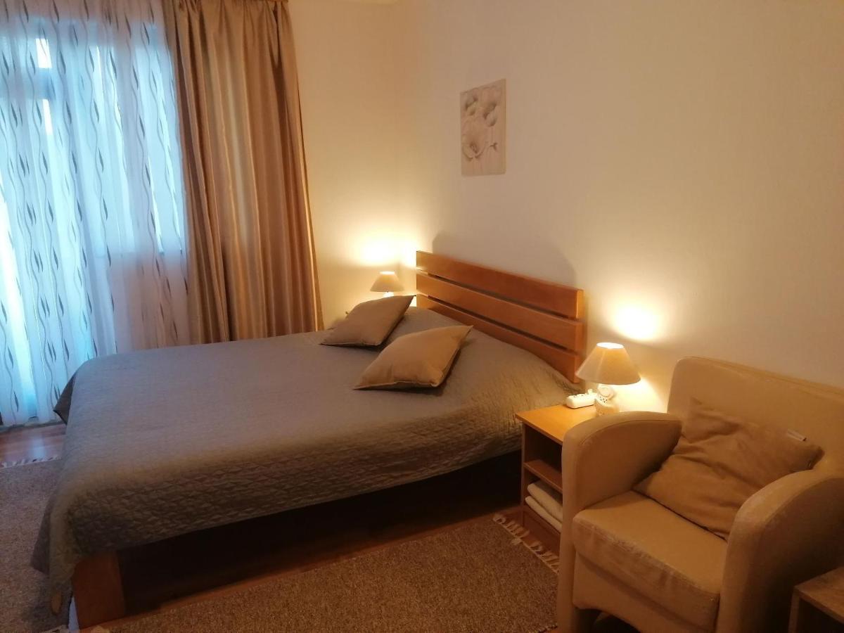 Apartment And Rooms Nevenka Poljanak Bagian luar foto